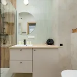 Modern With Parking And Air-conditioning In By Renters