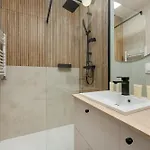 Modern With Parking And Air-conditioning In By Renters Apartamento