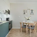 Modern With Parking And Air-conditioning In By Renters Apartamento *