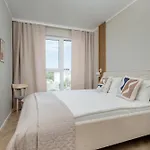Modern With Parking And Air-conditioning In By Renters *