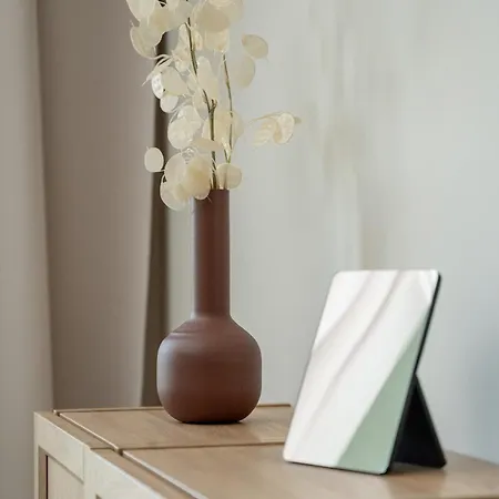 Modern With Parking And Air-conditioning In By Renters Appartement