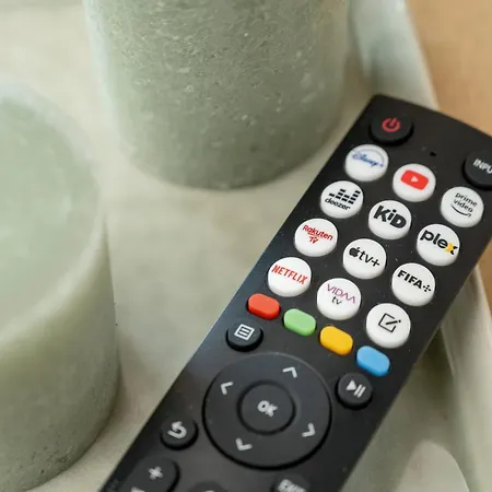 Modern With Parking And Air-conditioning In By Renters Appartement *