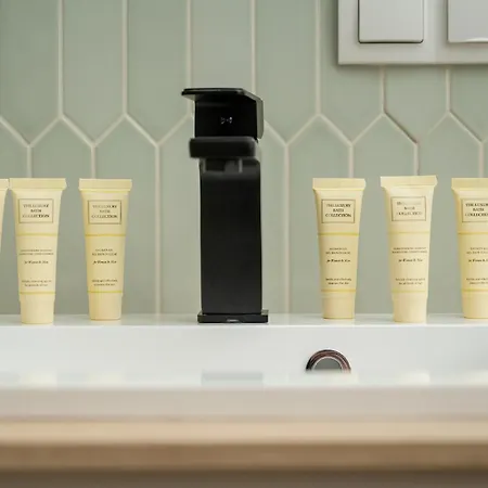 Modern With Parking And Air-conditioning In By Renters Apartman *