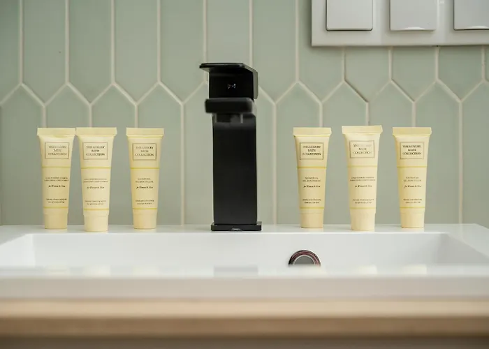 Modern With Parking And Air-conditioning In By Renters Daire *